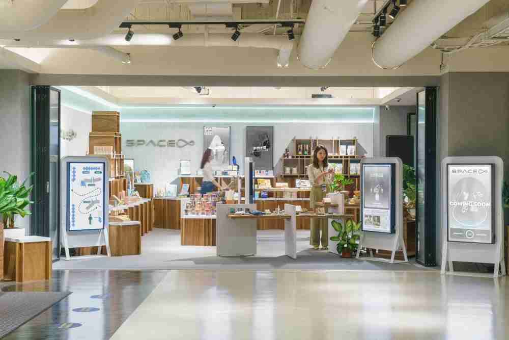 银河集团打造永续选物商店，，，，展示社企及社创商品，，结合创利空间所开发的智能零售系统，，，，整合多元产品信息，，让无人商店扮演公益行动的推手