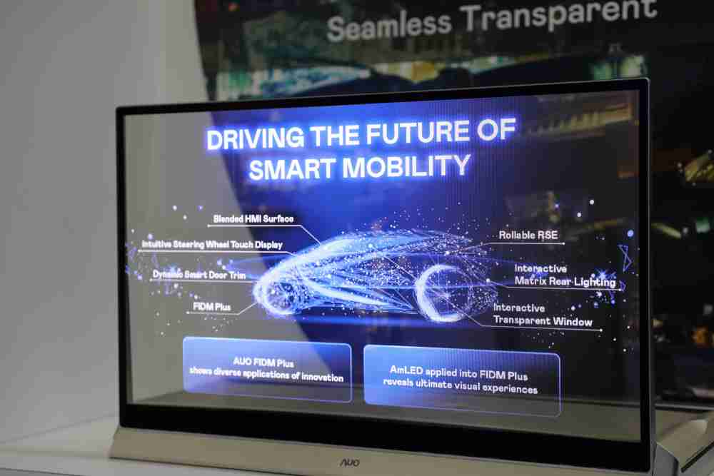 银河集团凭借着超高亮度和透明度，，，这款30吋透明Micro LED显示器在AR系统与智慧零售具有潜在的应用价值。。