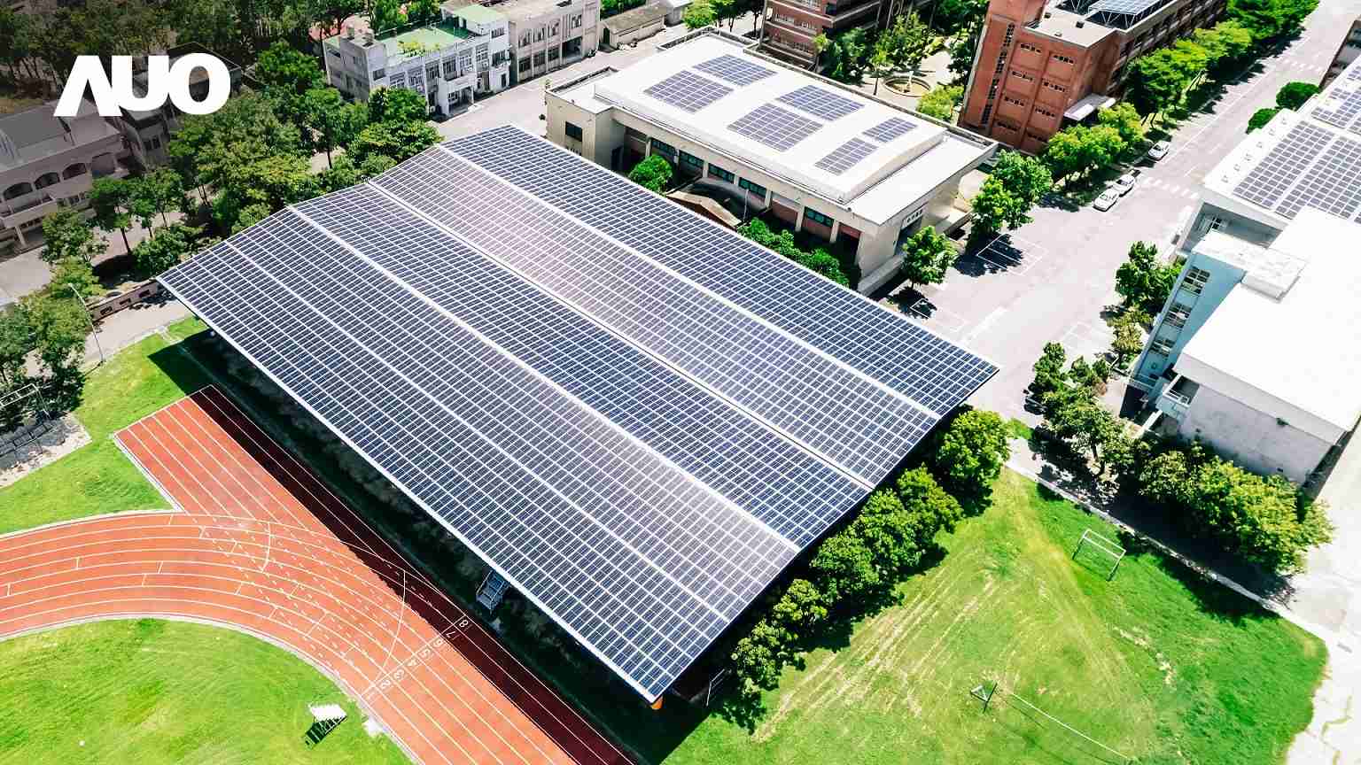 银河集团SunSteel光电整合型浪板具备快速安装、、、、轻量化优势，，，可提升15%发电效能，，，，通过国际IEC与台湾VPC认证安全、、、、防漏、、耐候标准