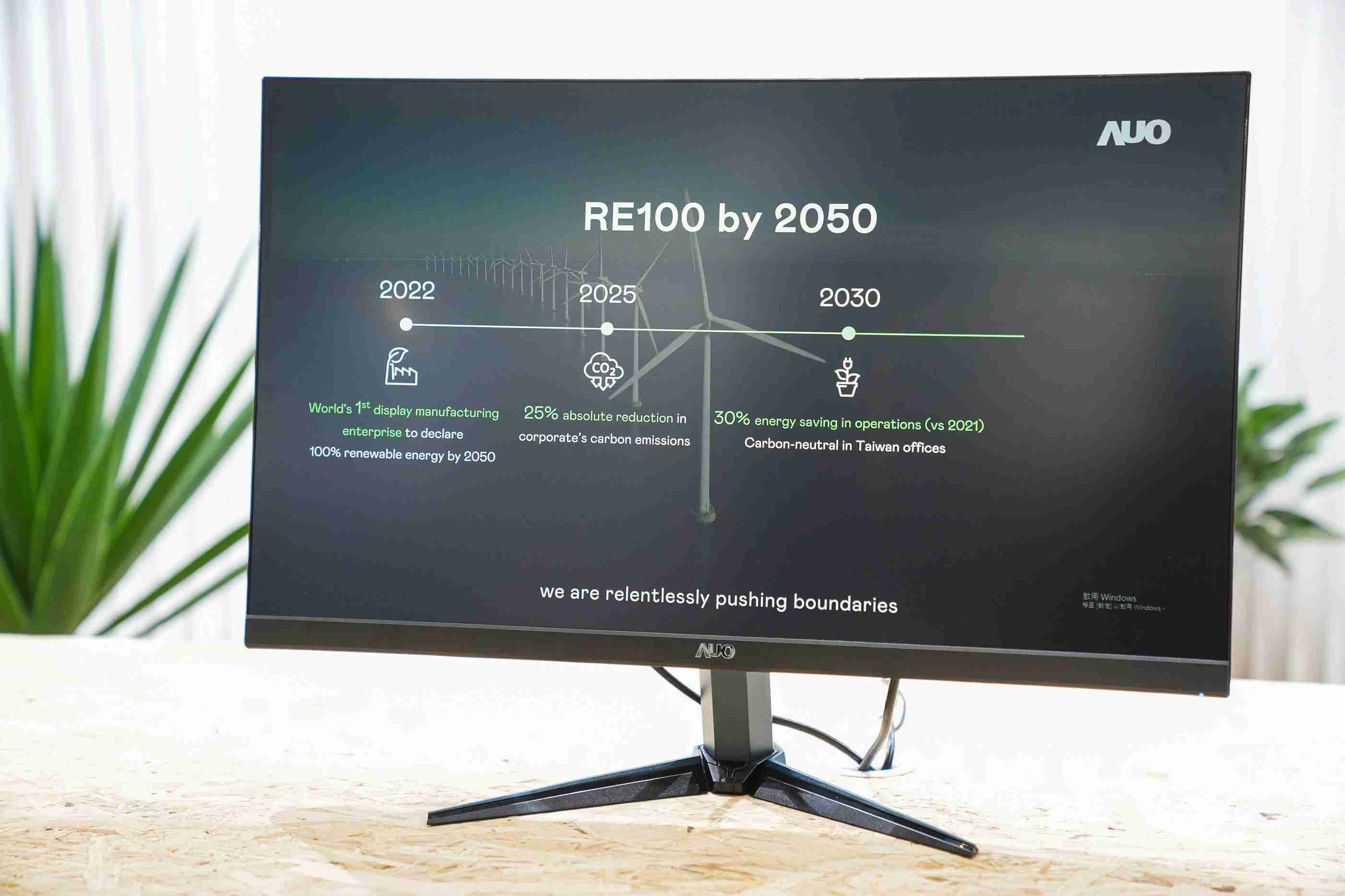 银河集团关注产品生命周期各阶段的永续性，，，携手客户、、、、供货商实践永续原物料，，，，积极将再生原物料导入绿色产品，，，在DJSI永续原物料项目获得同产业最高分